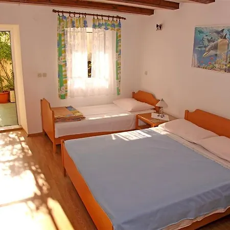 Holiday Buratovic Πανσιόν Χβαρ