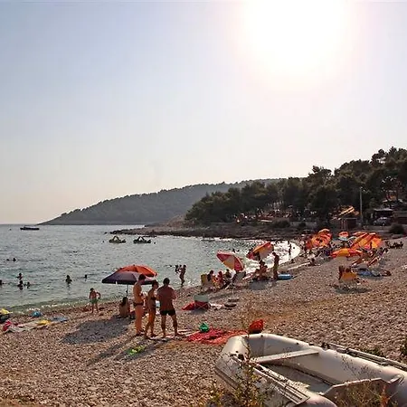 Πανσιόν Holiday Buratovic 3*