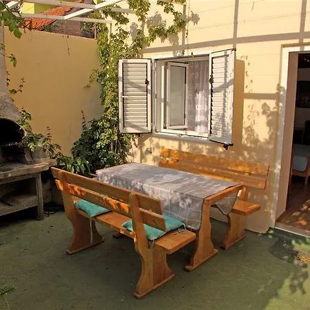 Holiday Buratovic Πανσιόν 3*