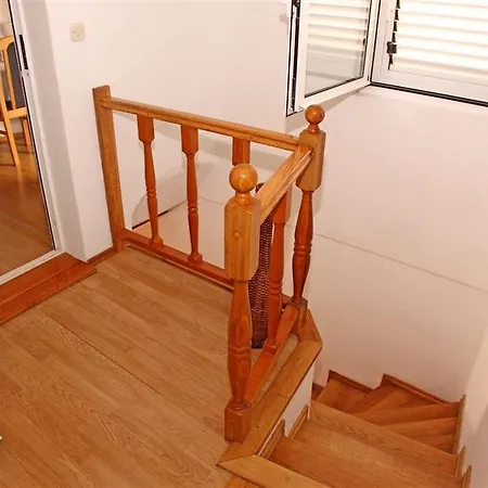 Guest house Holiday Buratovic 3*