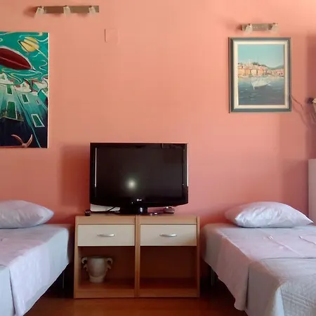 Pensionat Holiday Buratovic 3*